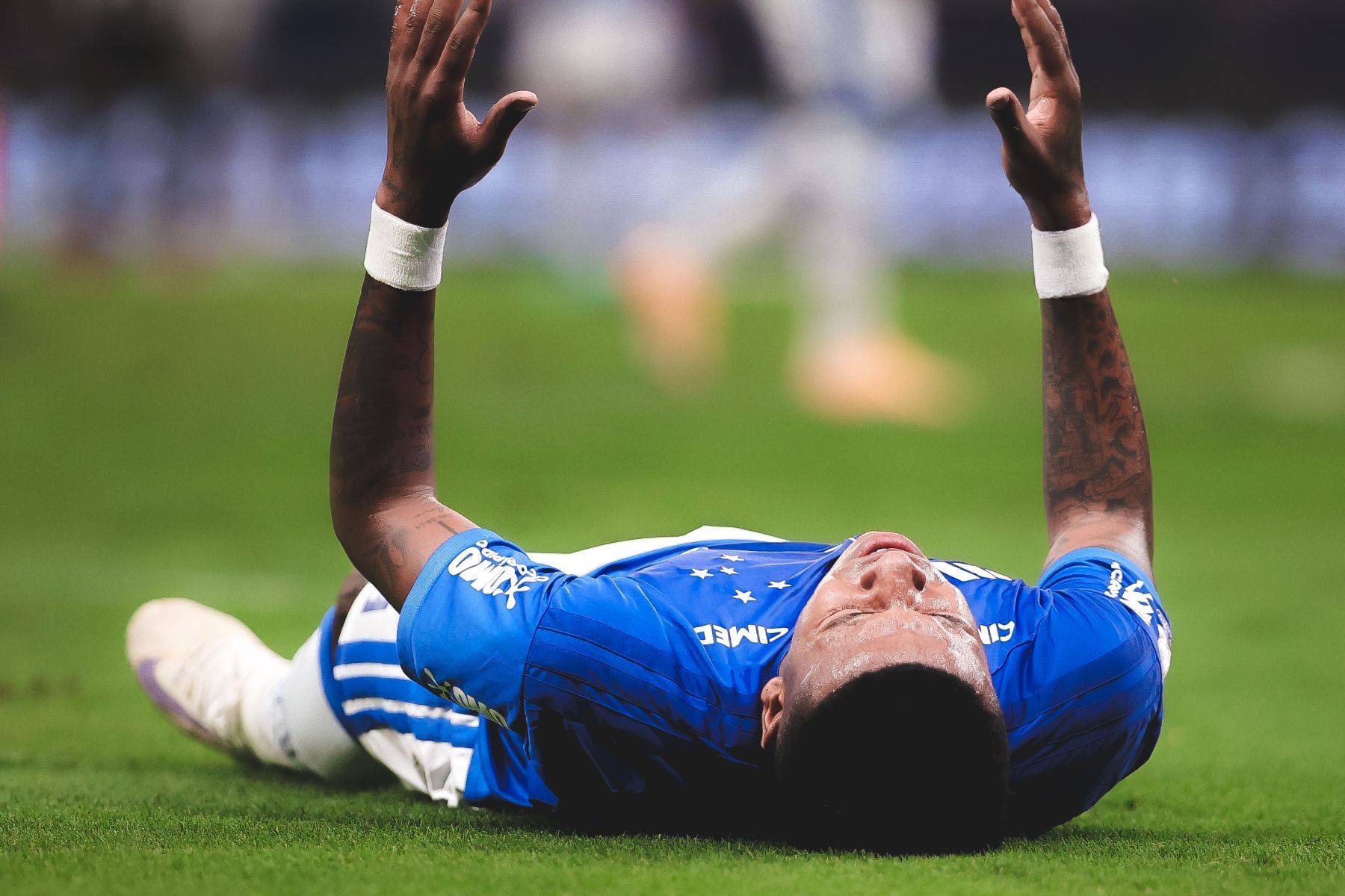 Jovens do Cruzeiro amargam primeiras expulsões das carreiras e têm clássico infeliz