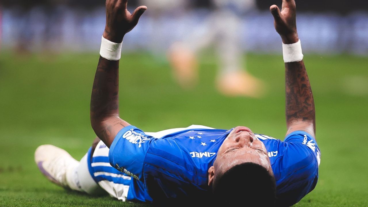Kaiki e Arroyo: expulsões marcam momento crítico para o Cruzeiro no clássico da Série A