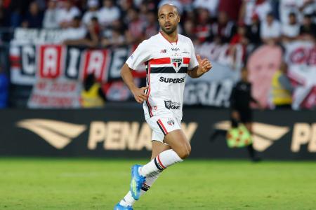Lucas Moura em partida contra o Bahia