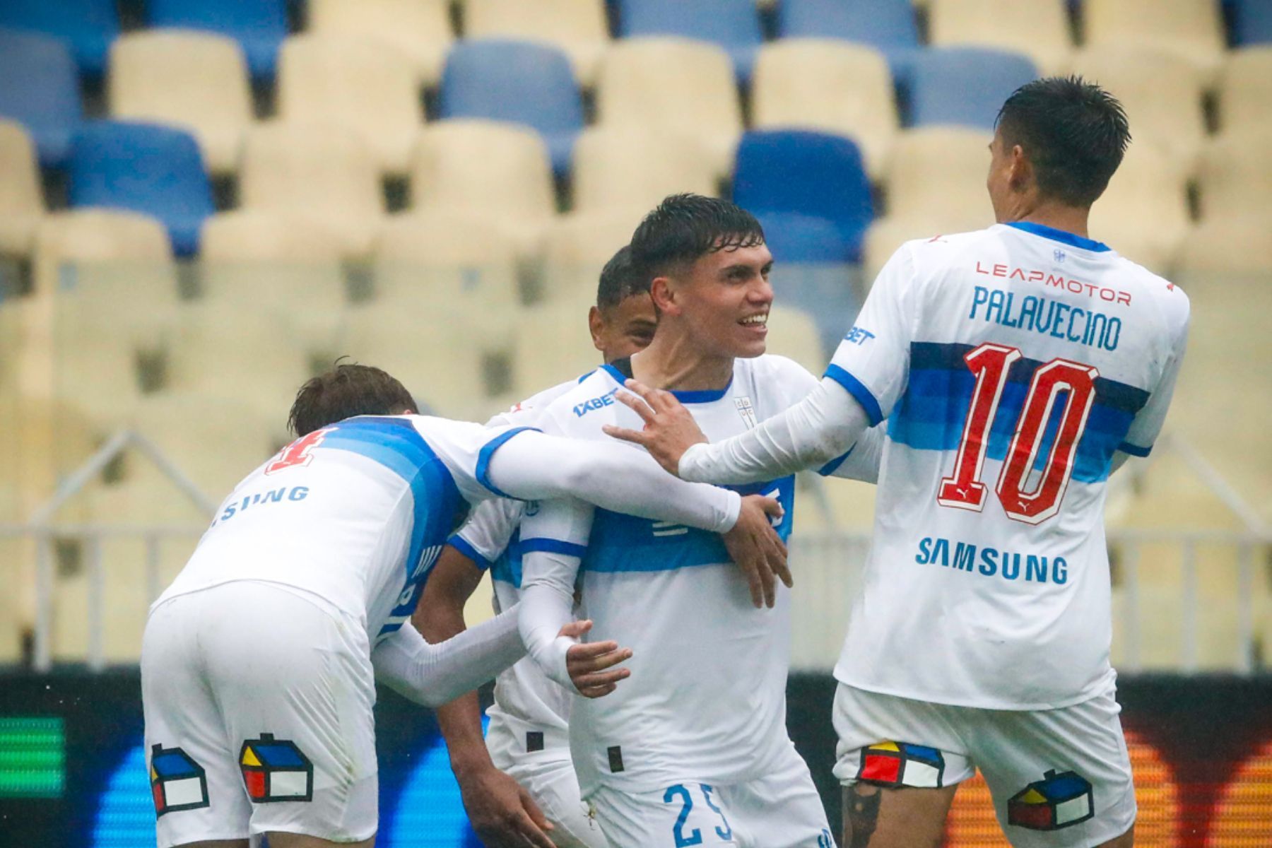 U. Católica preserva titulares e 'enche o tanque' para duelo com Cruzeiro