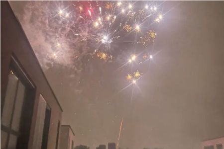 Fogos de artifício ao lado do Hotel Atletico