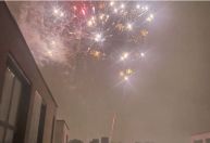 Torcedores do Arsenal soltam fogos e incomodam delegação do Atlético de Madrid