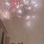 Torcedores do Arsenal soltam fogos e incomodam delegação do Atlético de Madrid