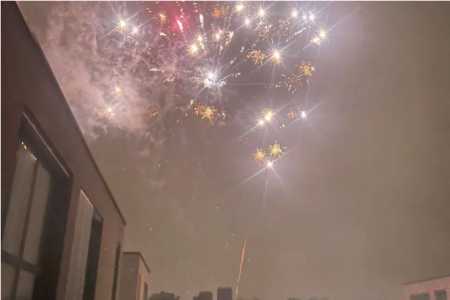 Fogos de artifício ao lado do Hotel Atletico