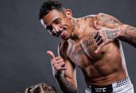 Carlos Prates manda recado a adversários no UFC e faz promessa: 'Levá-los ao reino da dor'