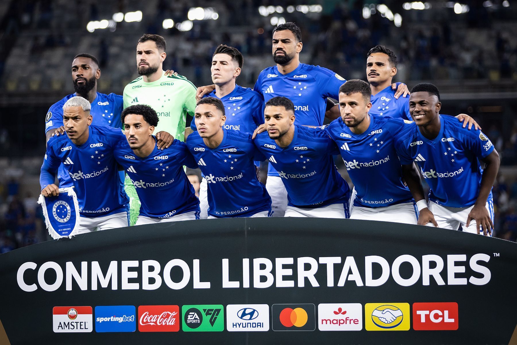 Cruzeiro liga alerta sobre pendurados e pode perder titulares para duelo com Boca