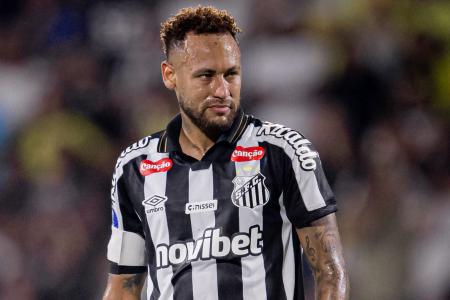 Neymar em ação no empate do Santos em 1 a 1 com o Deportivo Recoleta