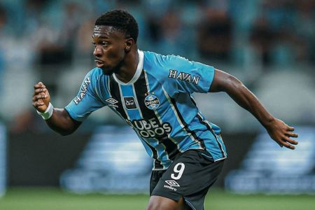 Francis Amuzu, atacante do Grêmio