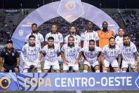 Ex-Cruzeiro brilha, derruba 'último invicto do Brasil' e leva time à final regional
