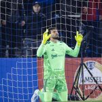 Otávio tem jogo de afirmação e ajuda Cruzeiro a resistir com um a menos na Libertadores