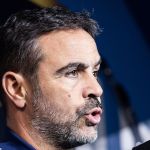 Artur Jorge reage ao empate com Católica e analisa postura do Cruzeiro após expulsão