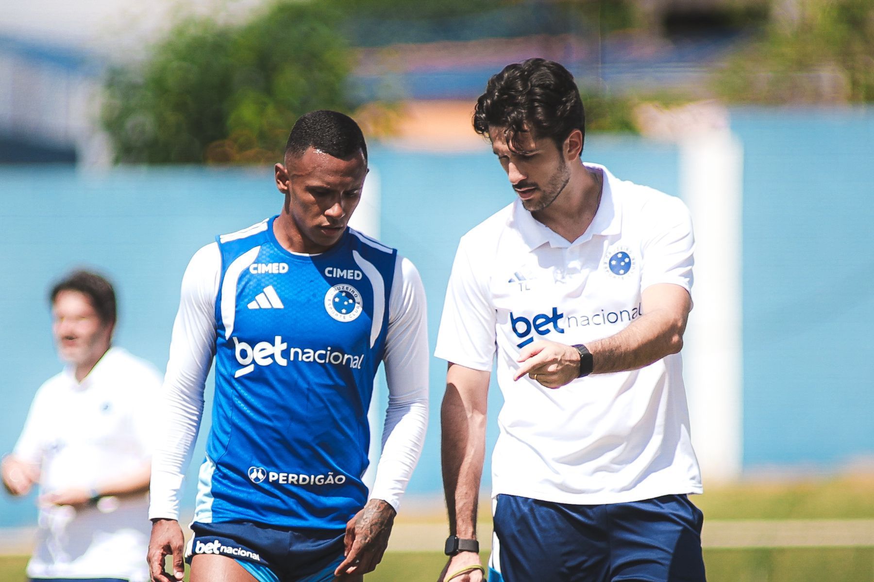 Atacante segue fora, mas Marquinhos viaja e reforça Cruzeiro contra o Bahia