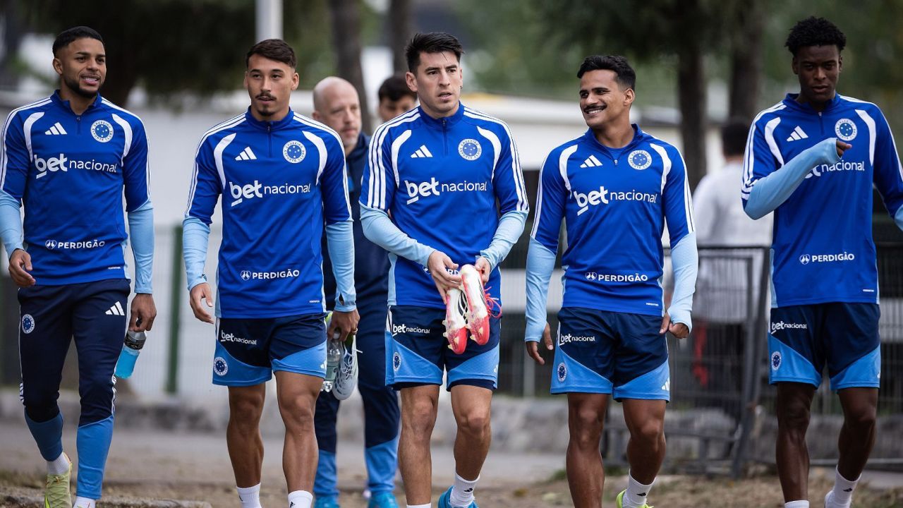 Villalba em xeque: titular no início, zagueiro agora luta por espaço após queda de rendimento
