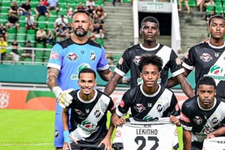 Goleiro Bruno em ação pelo Vasco do Acre, na Copa do Brasil
