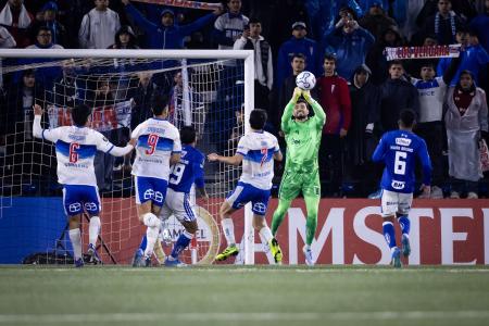 Otávio em ação pelo Cruzeiro contra a Universidad Católica-CHI • Gustavo Aleixo/Cruzeiro