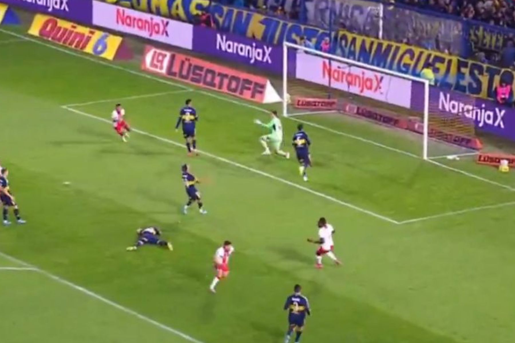 Boca Juniors sofre gol de ex-Vasco após 'apagão' da defesa no Argentino; assista
