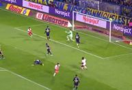 Boca Juniors sofre gol de ex-Vasco após 'apagão' da defesa no Argentino; assista