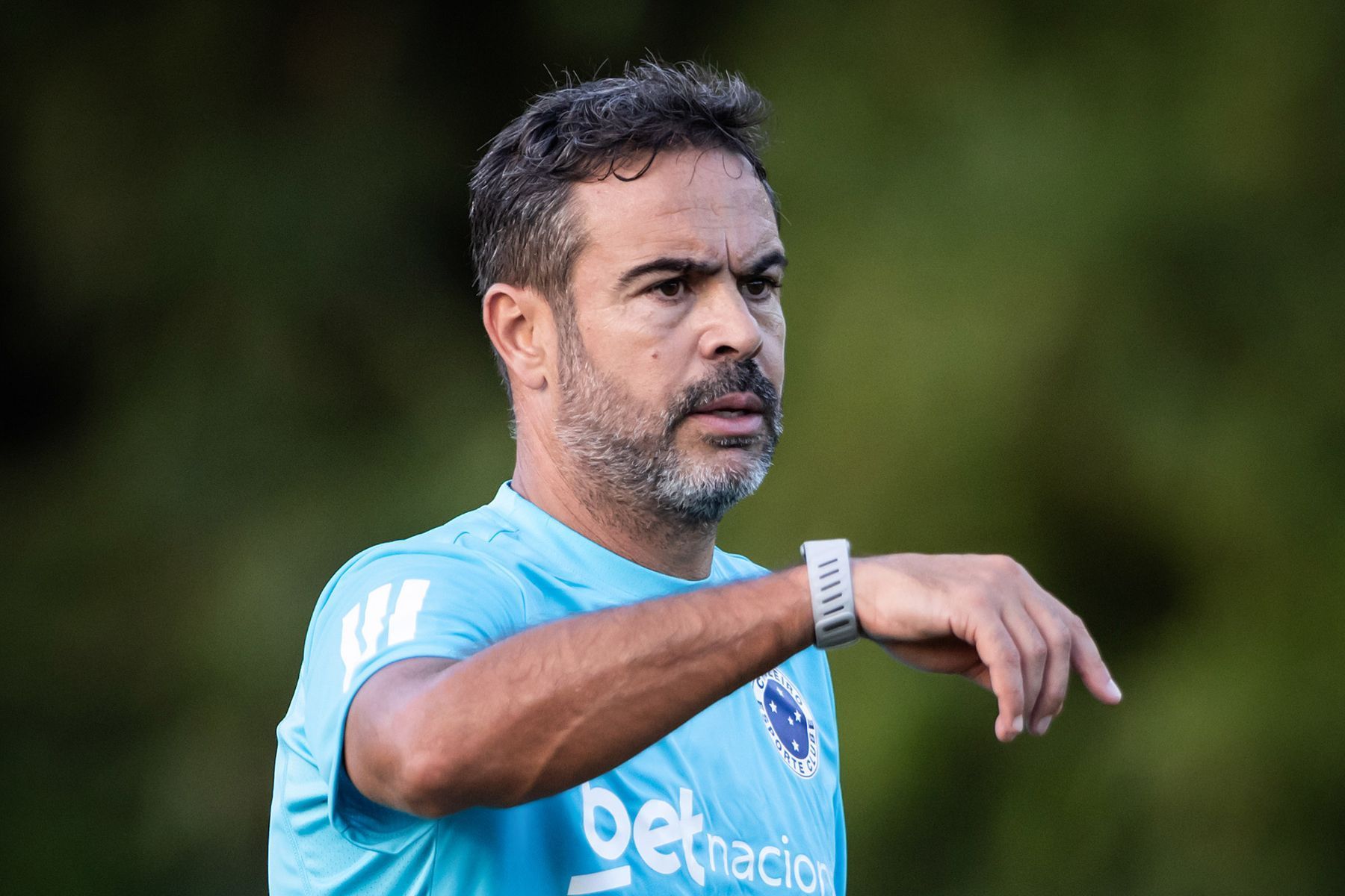 Escalação do Cruzeiro: Artur Jorge aciona Sinisterra e faz trocas diante do Bahia