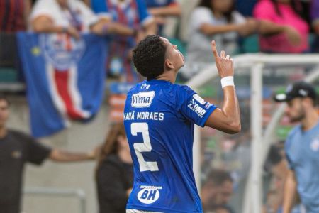 Jovens brilham, Cruzeiro vence Bahia de virada e ‘pega elevador’ no Brasileirão