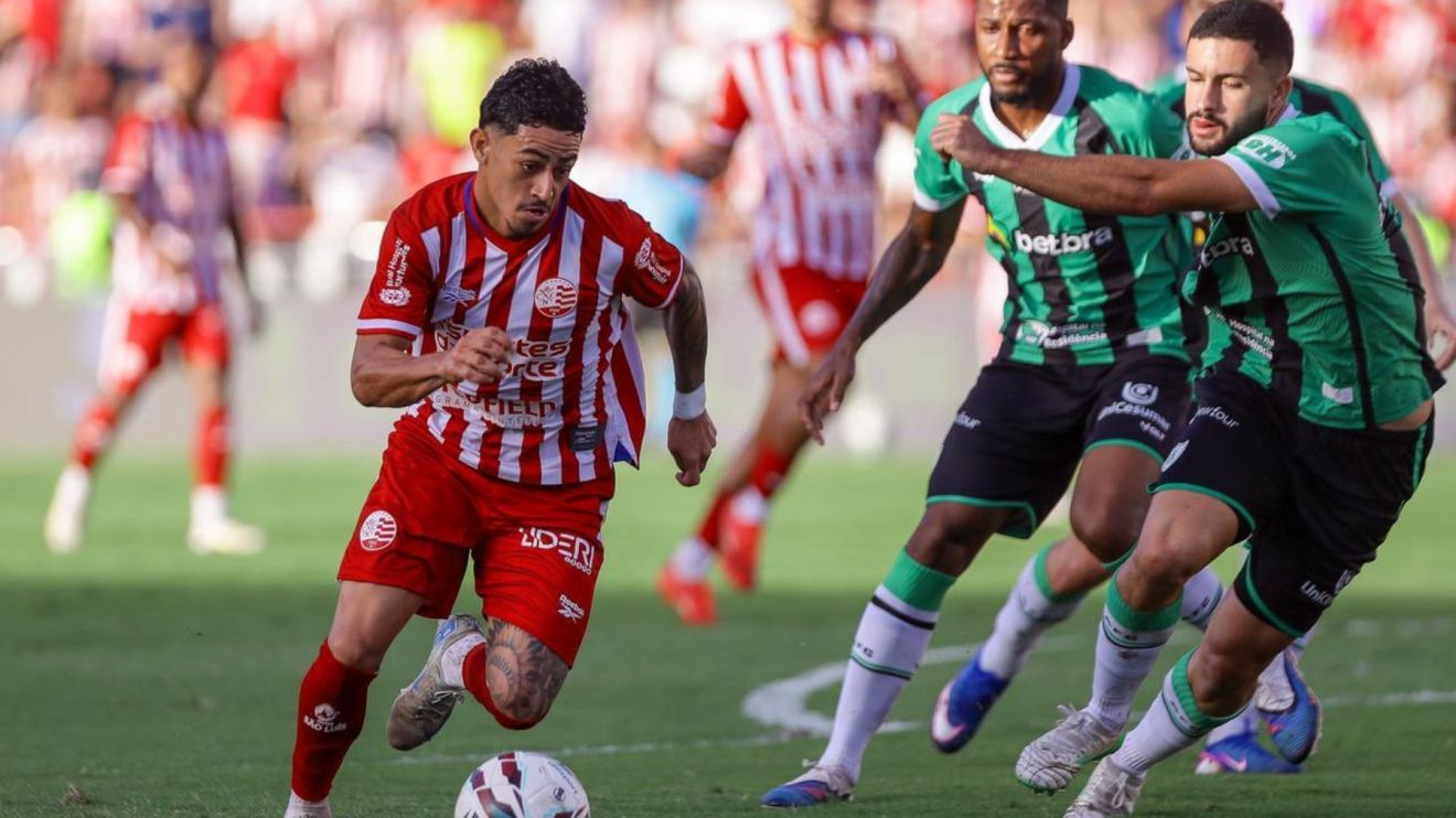 Com expulsão e 'lambança', América é goleado pelo Náutico e segue como lanterna da Série B