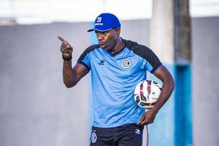 Cláudio Caçapa, ex-treinador do Confiaça