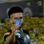 Jogador comemora gol com caneleira de rival e acaba dispensado na Arábia Saudita