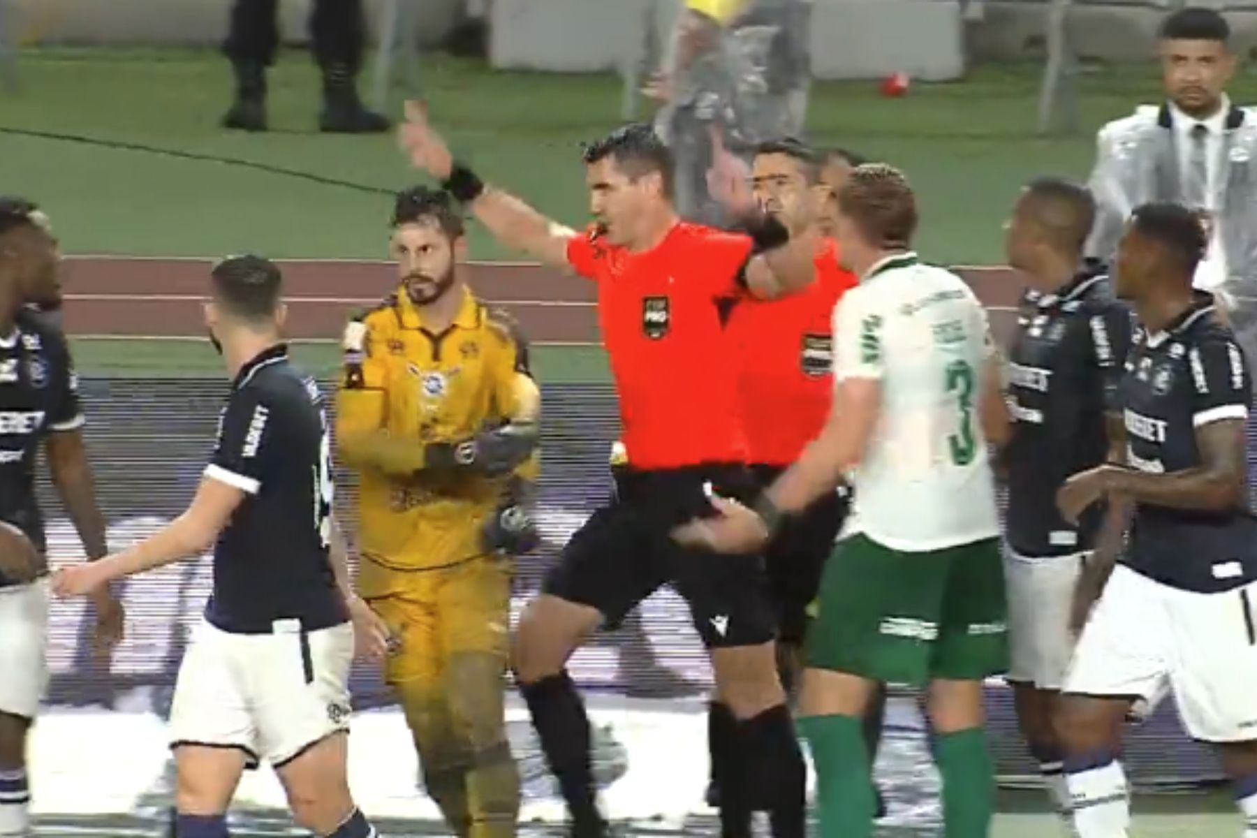Remo x Palmeiras: CBF divulga áudio do VAR de gol anulado após toque de mão