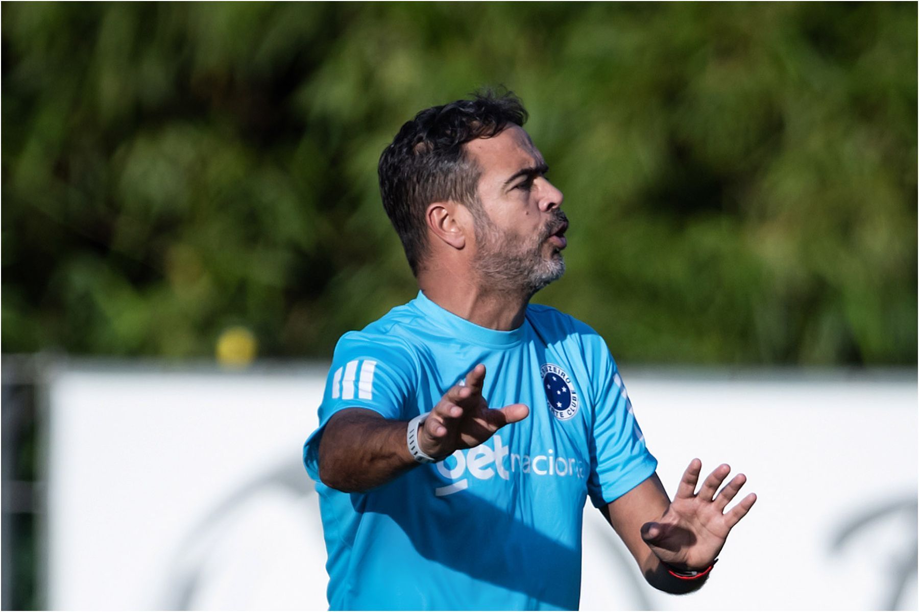 Escalação do Cruzeiro: Artur Jorge tem reforços para montar o time contra o Goiás