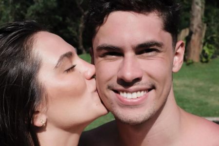 Julia Kudiess e Leo Lukas assumem relacionamento