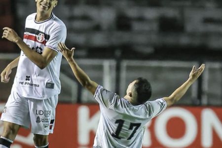 Em estreia de técnico, Santa Cruz vence Inter de Limeira pela Série C