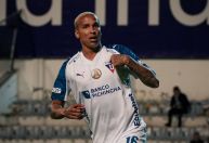 Ex-Atlético, Deyverson faz golaços, provoca adversários e pede desculpas à LDU