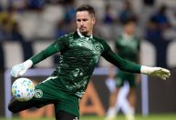 Goleiro do Goiás é protagonista, mas sofre grave fratura contra o Cruzeiro e vira desfalque