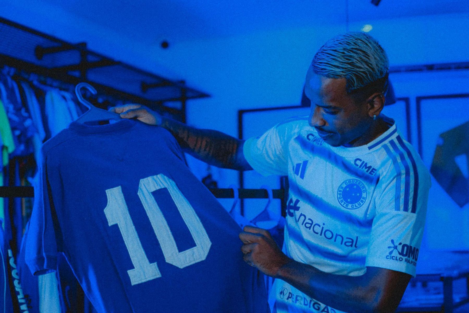 Matheus Pereira celebra 150 jogos e relembra ídolos da camisa 10 do Cruzeiro em vídeo emocionante