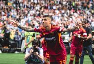 Lateral da Seleção é expulso, e Roma vence Lazio em clássico pelo Italiano