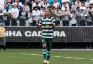 Ancelotti de olho: Neymar passa em branco, e Santos é goleado pelo Coritiba no Brasileirão