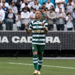 Ancelotti de olho: Neymar passa em branco, e Santos é goleado pelo Coritiba no Brasileirão