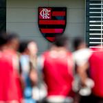 Flamengo apresenta dados, rebate Palmeiras e critica arbitragem em nota oficial