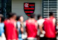 Flamengo apresenta dados, rebate Palmeiras e critica arbitragem em nota oficial