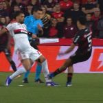 Flamengo exibe hematoma de Paquetá e reclama da não expulsão de atleta do Athletico-PR