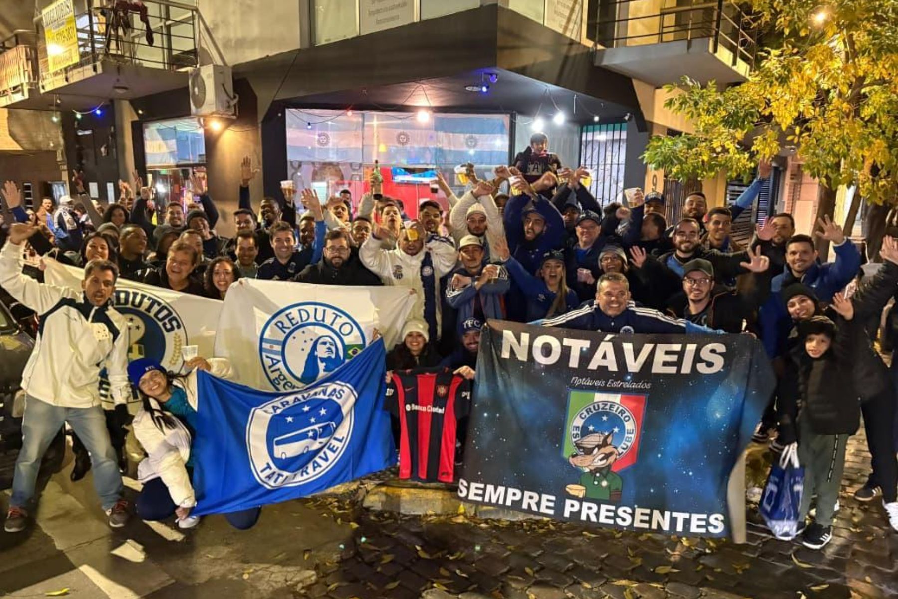 Torcida do Cruzeiro 'invade' Buenos Aires e esquenta clima para decisão contra o Boca