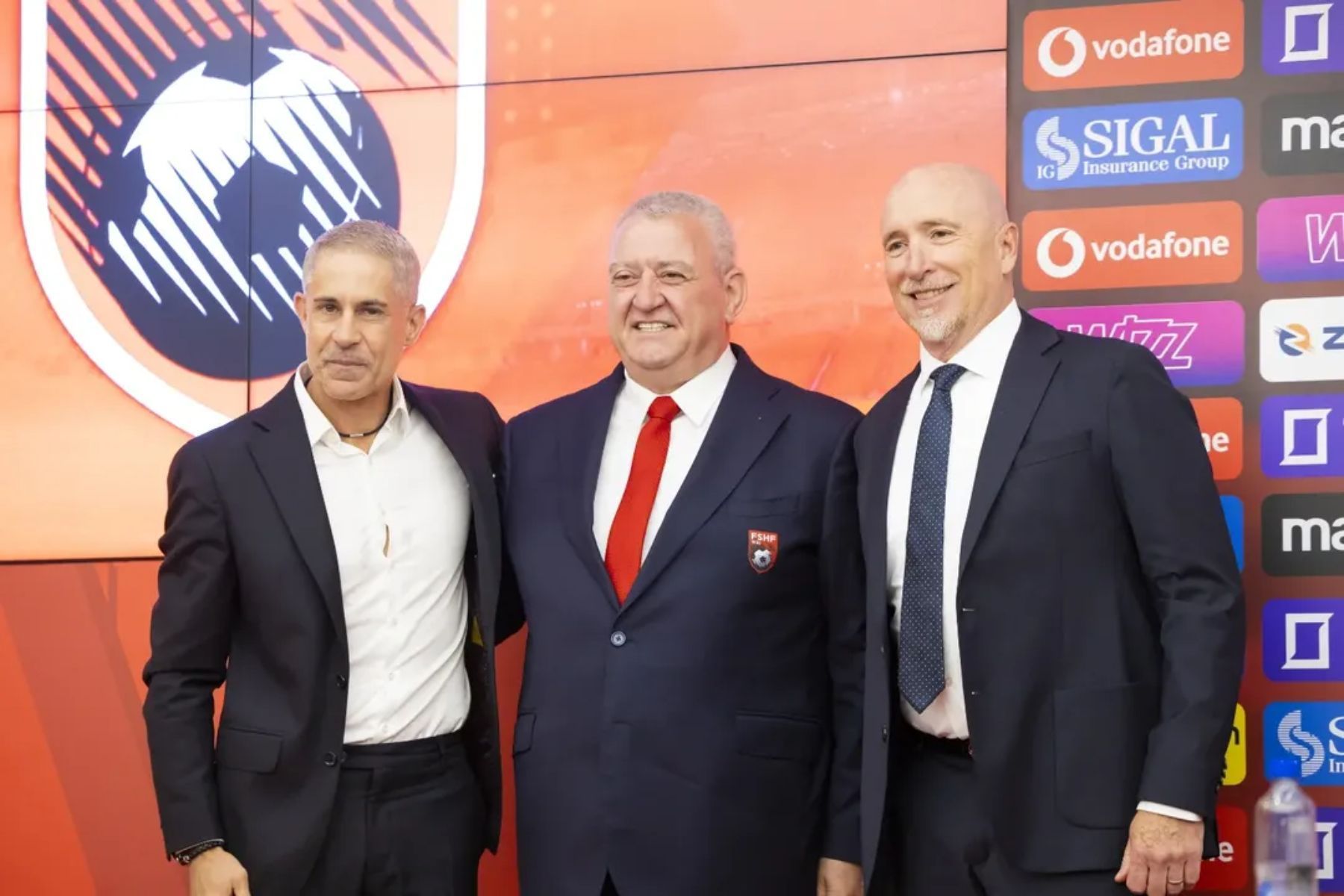 Técnico ex-Corinthinas deixa Seleção Albanesa, que já apresenta substituto