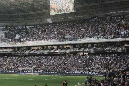 Torcida do Atlético em partida contra o Botafogo