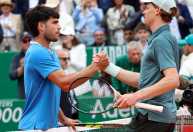 Alcaraz manda recado a Sinner após desistir de Wimbledon por lesão