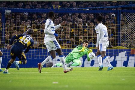 Otávio fez grandes defesas em Boca Juniors 1 x 1 Cruzeiro • Gustavo Aleixo/Cruzeiro