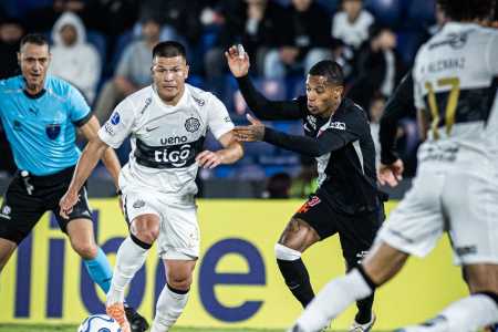 Jogo entre Vasco e Olímpia pela Sul-Americana