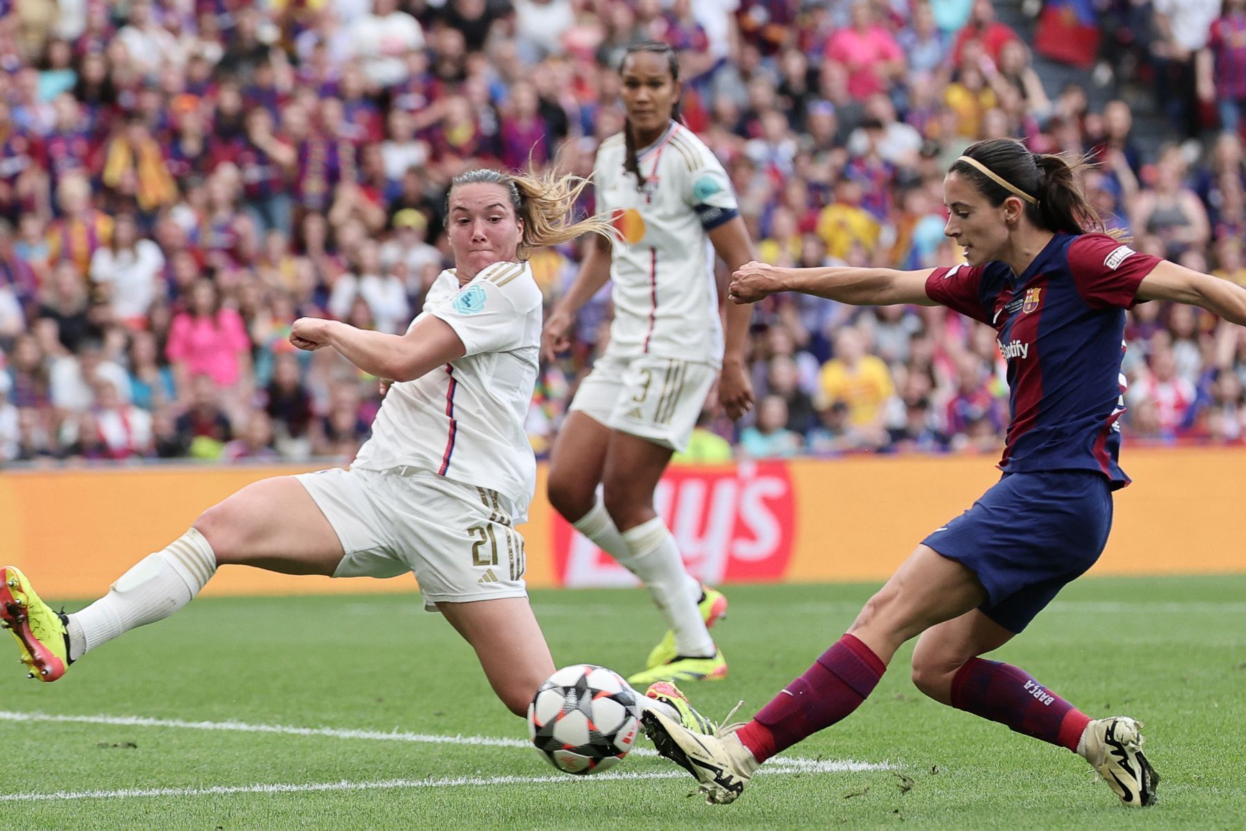 Barcelona e Lyon voltam a decidir a Champions Feminina em duelo histórico