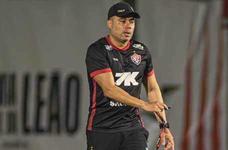 Jair Ventura, técnico do Vitória
