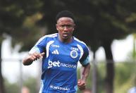 Cruzeiro atualiza situação de Sinisterra, que será operado na Finlândia; entenda