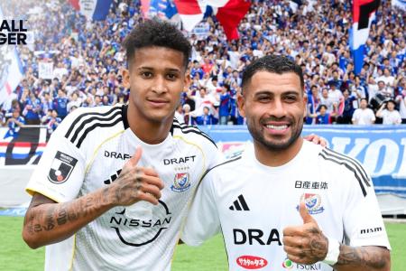 Tevis celebra gol pelo Yokohama Marinos-JAP • Divulgação/Yokohama Marinos
