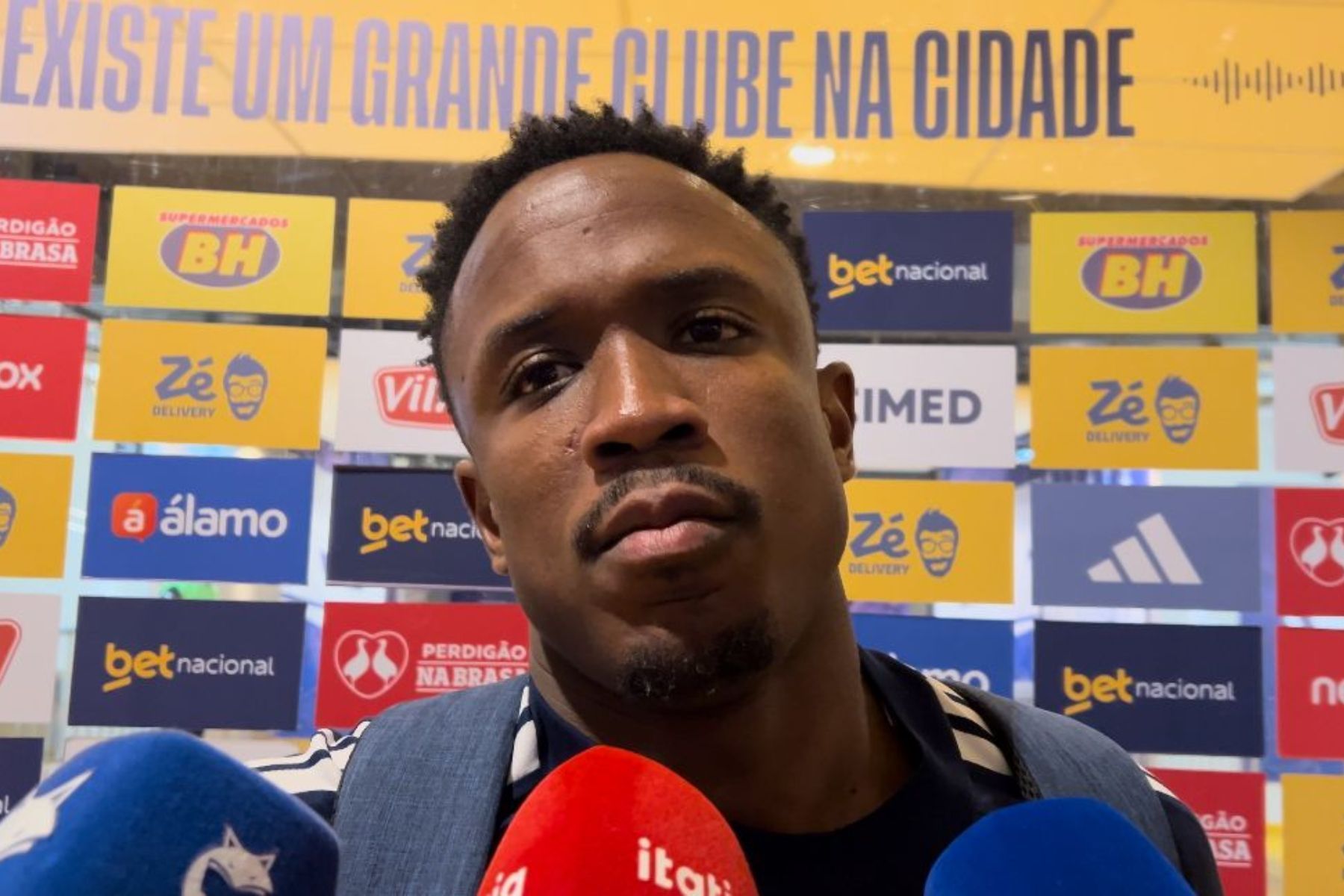 Cruzeiro: Sinisterra abre o jogo sobre futuro e dá 'prazo' para definição